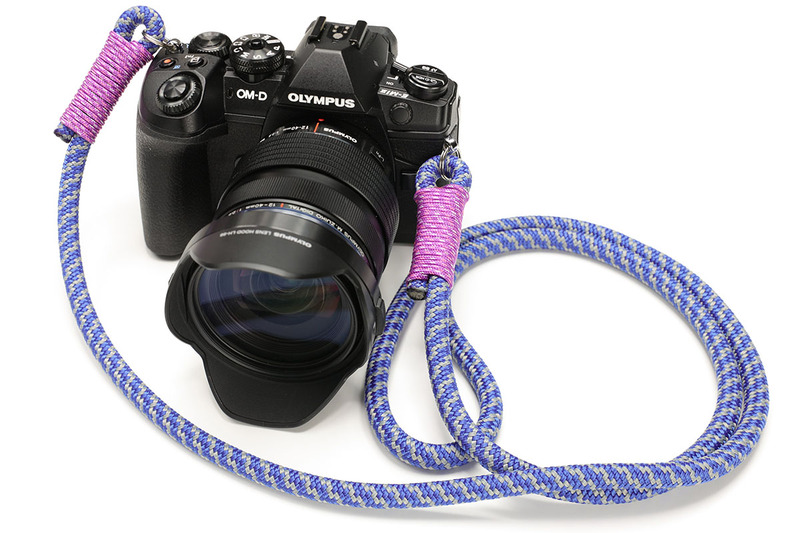 2018年10月24日掲載の「<a href="https://k-tai.watch.impress.co.jp/docs/column/korekori/1149431.html" class="strong bn" target="_blank">登山ロープでカメラストラップを自作！</a>」では、いわゆる「ザイルストラップ」を自作する方法を紹介しています。