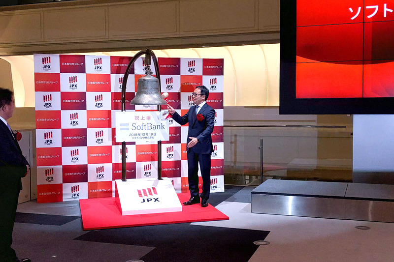 鐘を鳴らす宮内社長