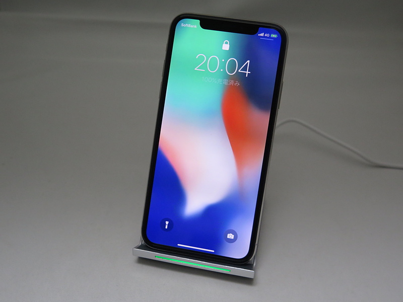 充電中は緑色のLEDライトが点灯