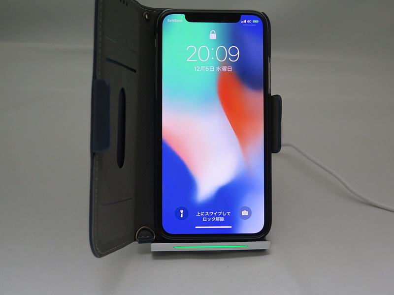 ケースを付けた状態でも充電できる