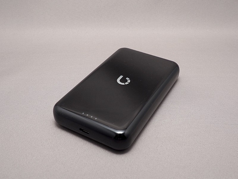 スイッチのない、Qi給電モバイルバッテリー「Prelude」