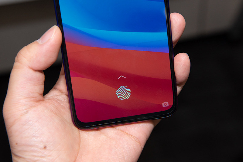 R17 Neoのディスプレイ内指紋センサー