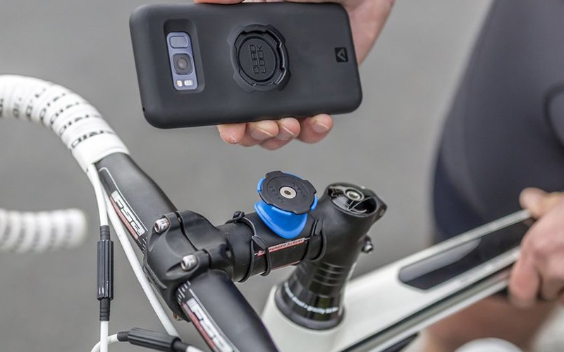 自転車向けのスマートフォンマウントシステムのQUAD LOCK。各部パーツの軽さや小ささが特徴的で、シンプルさにもこだわったシステムです。2012年から発売されている、クラウドファンディング（Kickstarter）生まれの製品です。