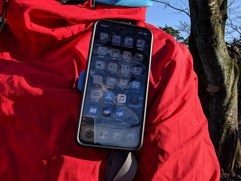 ベルト装着用のマウントの BELT CLIP V3。バックパックやバッグのショルダーストラップなどに留めて使える QUAD LOCK マウントです。