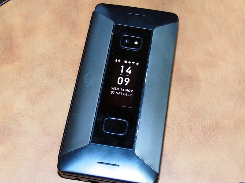 折りたたみ型で、閉じたままでも使える