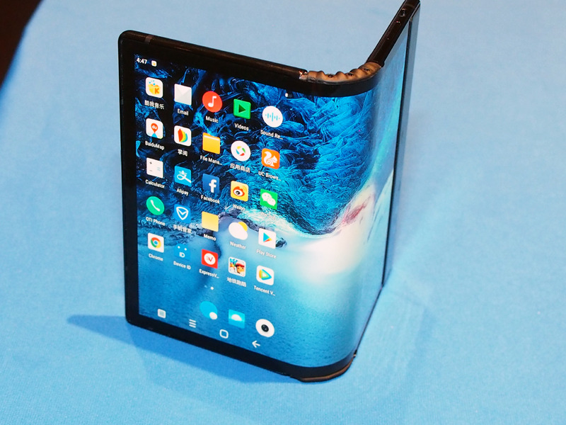 折りたたみスマートフォンの「FlexPai」