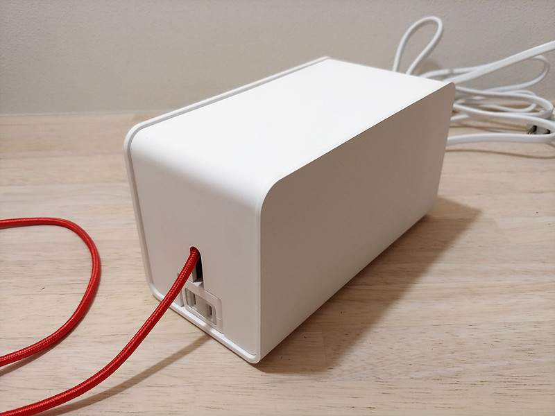 iPhone純正ACアダプターだと無理なく収まった