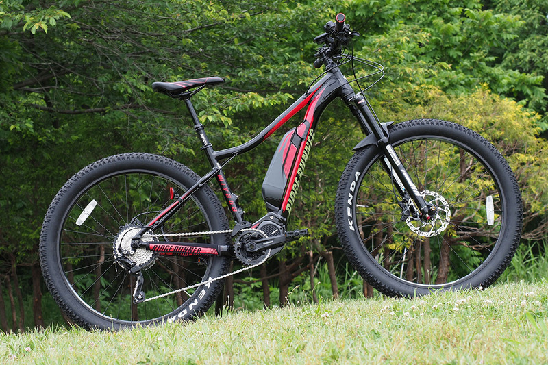 MIYATAの「RIDGE-RUNNER」（<a href="https://kaden.watch.impress.co.jp/docs/column/free-labo/1124217.html" class="strong bn" target="_blank">レビュー記事</a>）。MTBタイプの電動アシストスポーツ自転車（いわゆるe-bike）です。写真のようなダート激坂でもグイグイ走れて、とりわけ走り出しのラクさが際立ちます。道を選ばず走れること、ストップアンドゴーが多発しても疲れにくいことなどから、ポタリングにはヒッジョーに良く向きます。