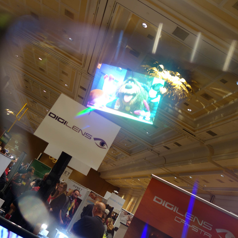 DIGILENS CRYSTALの表示イメージ。そこそこの解像感と大きさがあり、見えやすい表示だった