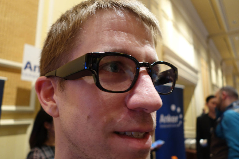 NORTHのFocals。かなり普通のメガネに近い外見をしている