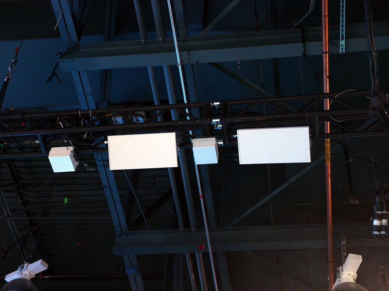 ブースには、Verizonの5G基地局を設置