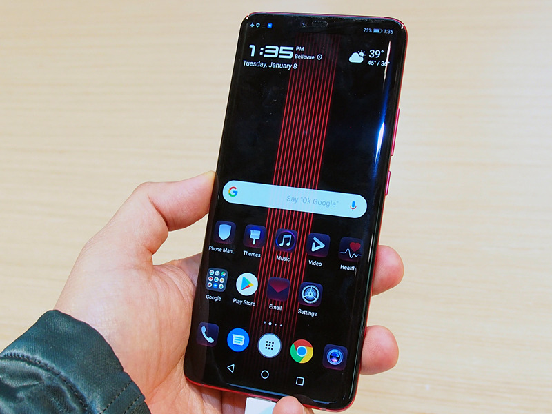 ポルシェデザインの「Mate 20 RS」や、7.2インチと大画面の「Mate 20 X」など、日本未上陸のモデルも展示