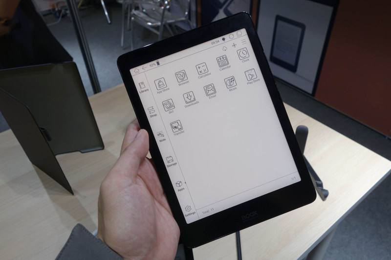 展示機に入っていたアプリ。GoogleのPlay Storeもある
