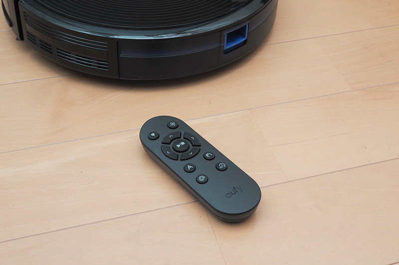 リモコン付きだが、手動動作以外ならスマートフォンからしたほうが簡単