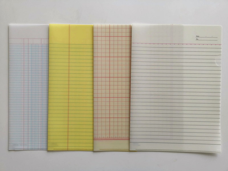 最終的に、金銭出納帳、リーガルパッド、方眼ノート、横罫ノートの4つのバリエーションのクリアフォルダが手に入った