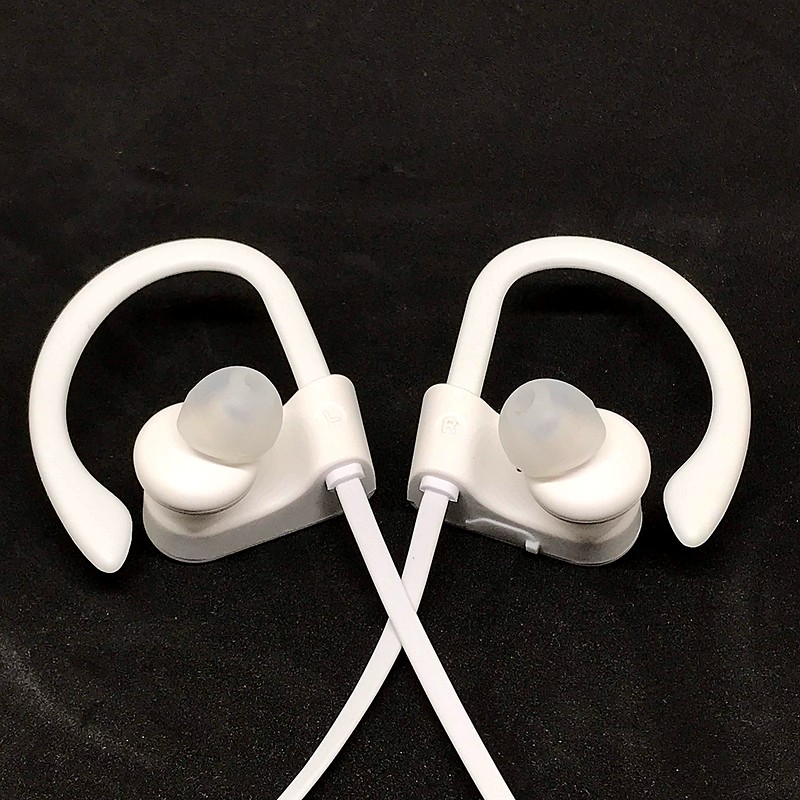 インナーイヤー型(カナル型)のイヤホンなのに、とても装着感が軽いのが特徴です