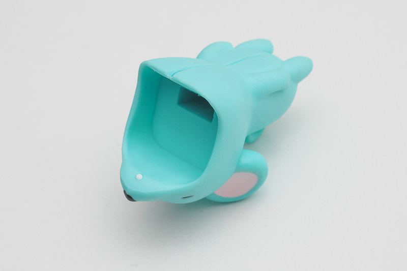 iPhone付属のACアダプターとケーブルにジャストサイズで設計してある