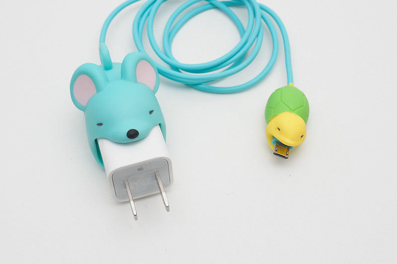 microUSBケーブルにCABLE BITE BIGとCABLE BITEを装着してみた。これならmicroUSB端子のAndroidでも使える