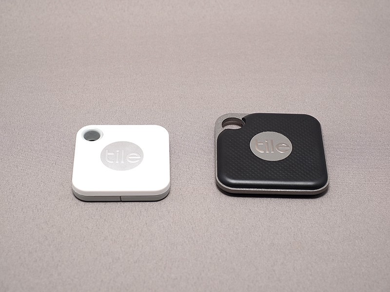 左がTile Mate、右がTile Pro。失くし物探しのお守りガジェットだ