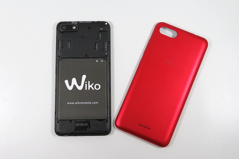 背面カバーは脱着式