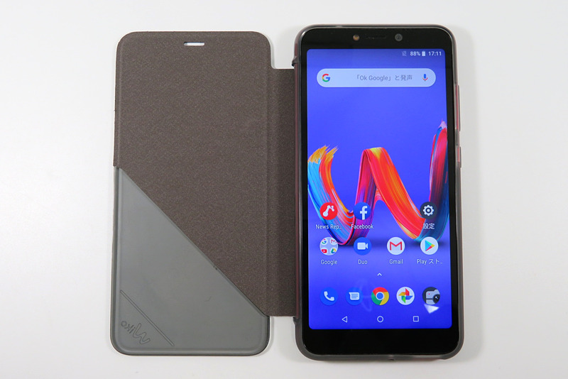 直販サイトで先着順にプレゼントされるフリップカバータイプのケース