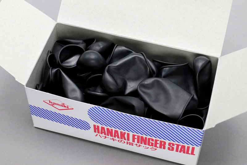 ナンと50個入り。手袋をタッチ対応化する目的で内径21.5mmを買いましたが、2700円でした。1個54円。大人買いして指に装着し放題ですね♪