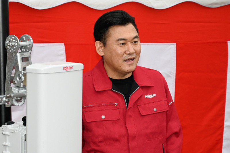 自社で開催の「基地局工事安全祈願祭」に参加した三木谷氏（2018年12月）