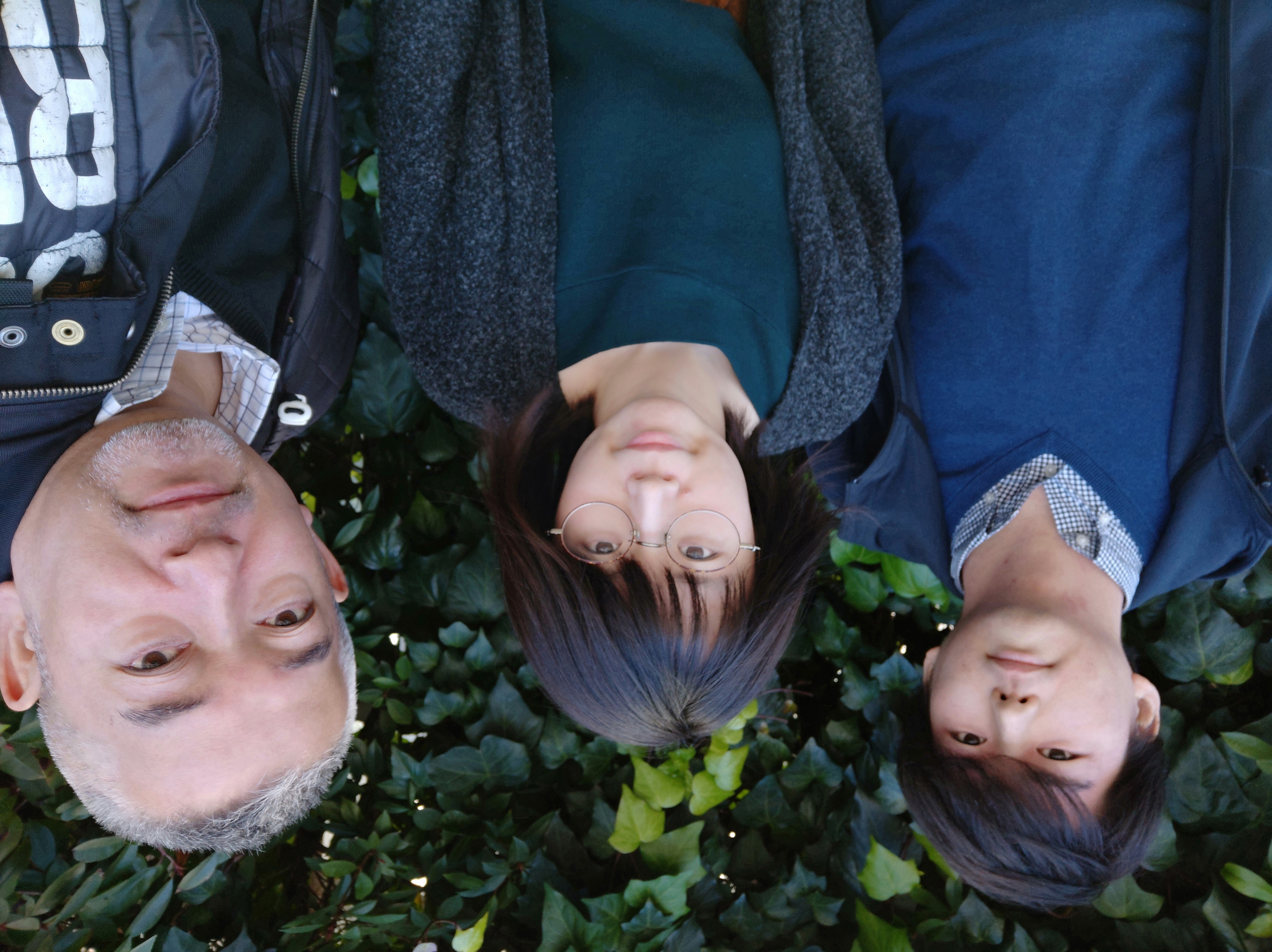 「AI」をオンにすると3人全員の顔が補正された