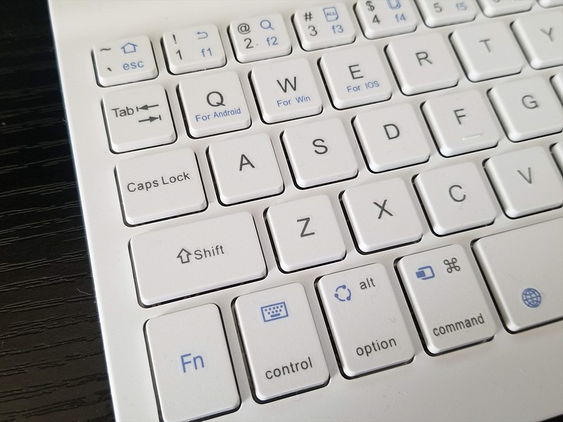 各OSに最適化するには、［Fn］＋［Q］（または［W］［E］のいずれかの）キーを押して切り替える