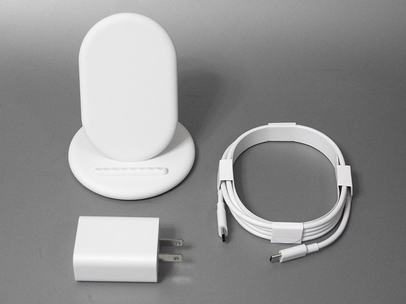 同梱品一覧。ケーブルのコネクタは両端ともにUSB Type-C