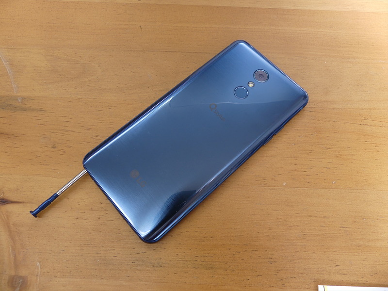 専用のペンが内蔵されている「LG Q Stylus」