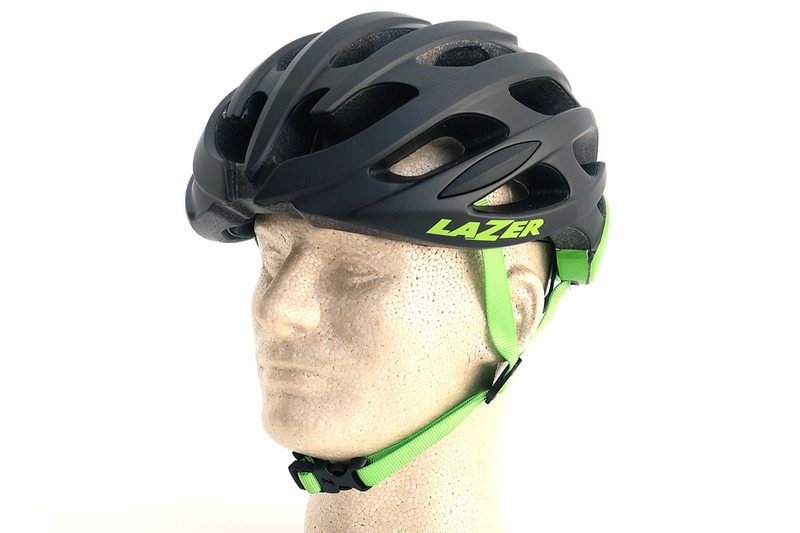 わりとスッキリしたデザインです。メーカー希望小売価格は税別1万円。