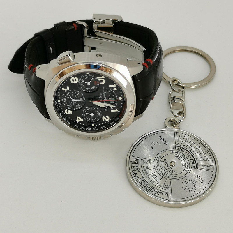 腕時計の中には、万年カレンダーをメカニカルで組み込んで、何十年も正確なカレンダーが保証されるパーペチュアル機能付きの腕時計もある