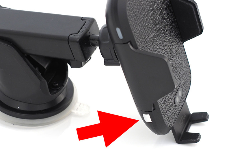 ちなみに、ホルダー部前面には、ホルダー自動開閉用の赤外線センサー（左写真）があり、ホルダー左側にはスマートフォンをリリースするためのタッチ式スイッチ（右写真）があります。自動開閉用赤外線センサーは、前方約15cmくらい以内にスマートフォンなどの障害物が出現すると反応するようです。