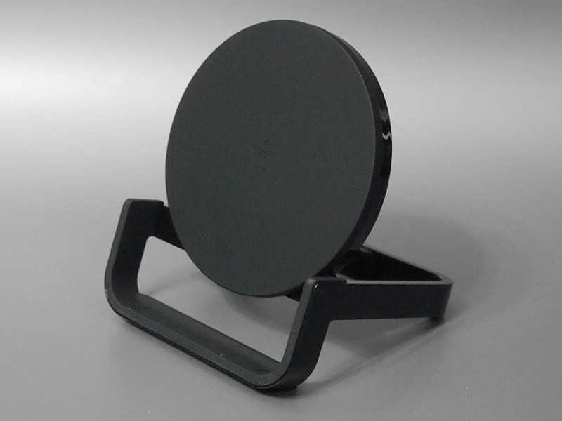 製品本体。パッド部を左右のフレームで挟んだ独特のデザイン