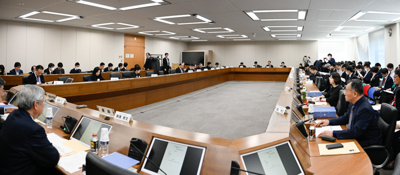 「モバイル市場の競争環境に関する研究会」第8回