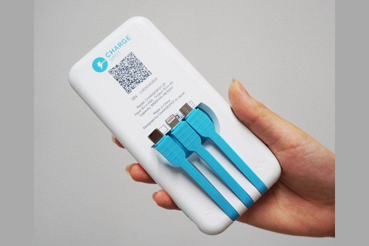 「ChargeSPOT」で貸し出されるモバイルバッテリー。5000mAhで3種類の端子を備える