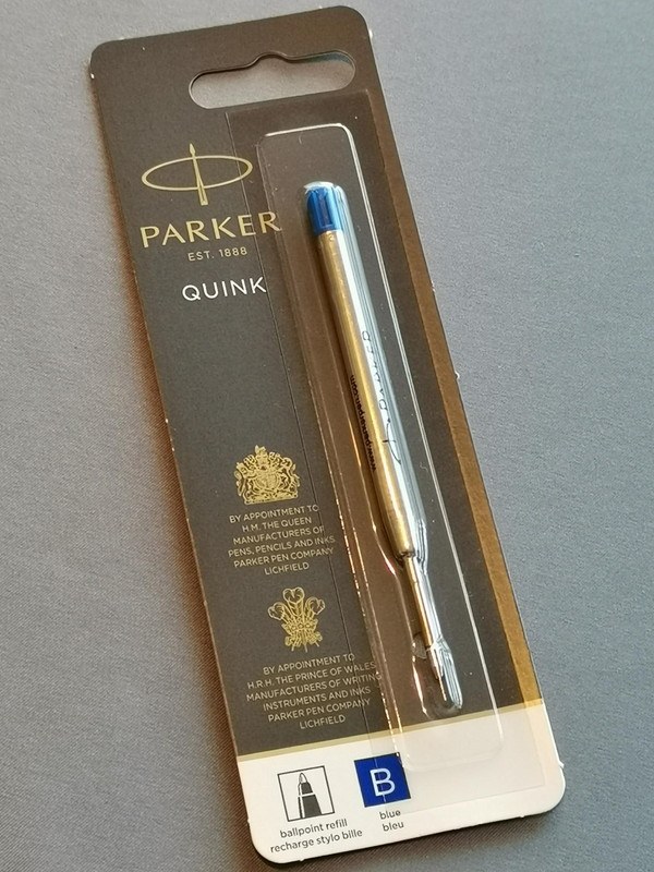 筆者はボールペンは青軸の太字（ボールド）と決めているので、パーカー製の太字リフィルを購入