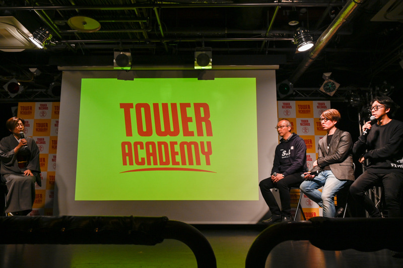 ステージ右、左からNTTドコモ スポーツ＆ライブビジネス推進室 室長の馬場浩史氏、デジタル音楽ジャーナリストのジェイ・コウガミ氏、実業家・クリエイターでセブンセンス/nommoc代表取締役の吉田拓巳氏