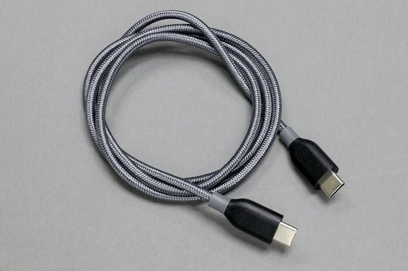 USB-C/USB-Cケーブルを使ったら、Google Pixel 3 XL を充電できました。ちょっと iPad さん！　Androidのヤツに電気吸われてますぜっ！　的な？