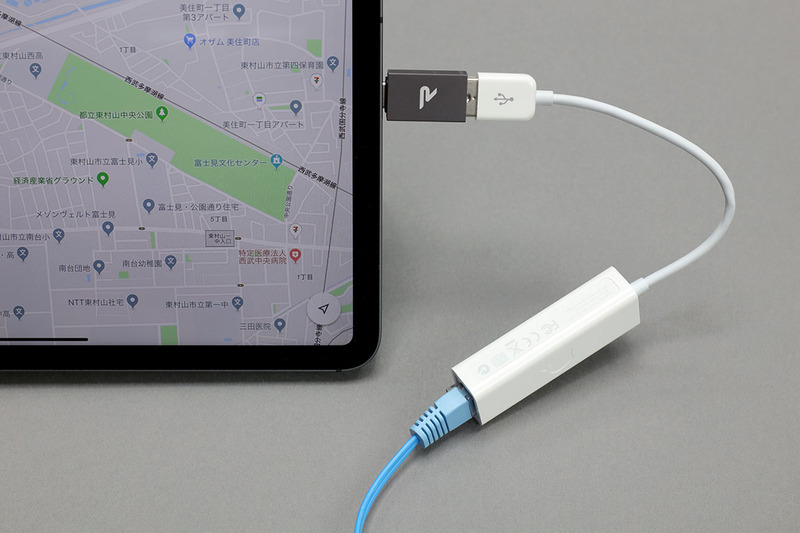 「Apple USB Ethernet アダプタ」と USB-A/USB-C 変換コネクタを使い、iPad Pro を家庭内LAN経由でインターネットに接続しているところ。こんなこともできるんですね～。