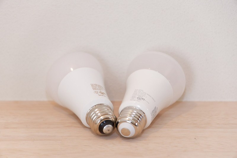 電極の絶縁部がホワイトは白い