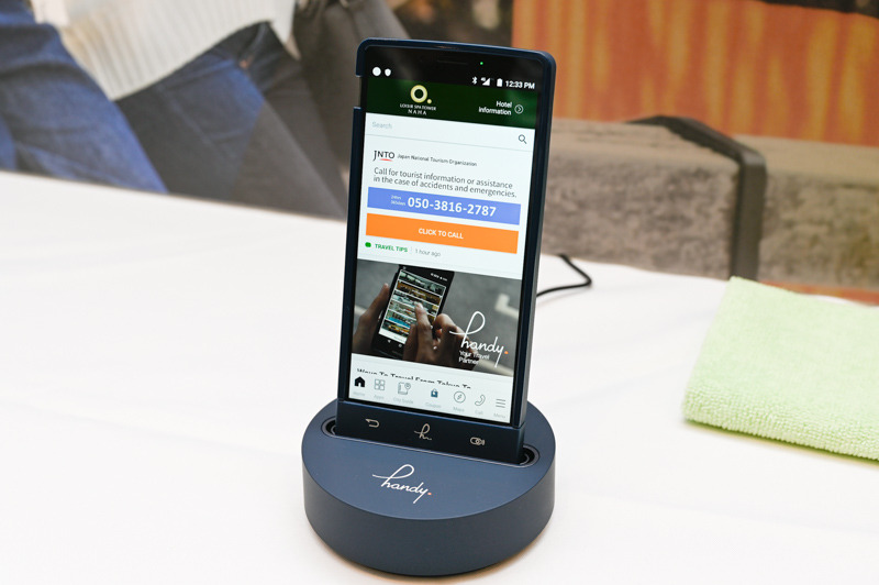 客室備え付けのスマートフォン「handy」