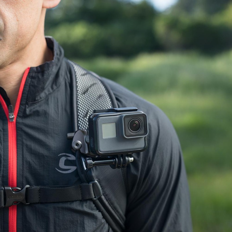 キャプチャーV3と新型P.O.V. KITを組み合わせると、こんな感じでGoProカメラなどを身につけられます。