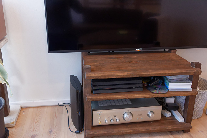 ネット動画が見られなくなったChromecastなどを接続したAndroid TVと、オンラインゲームが不可になったPS3、PS4。アンプにはChromecast Audioが接続されているが、使えなければただの飾りである