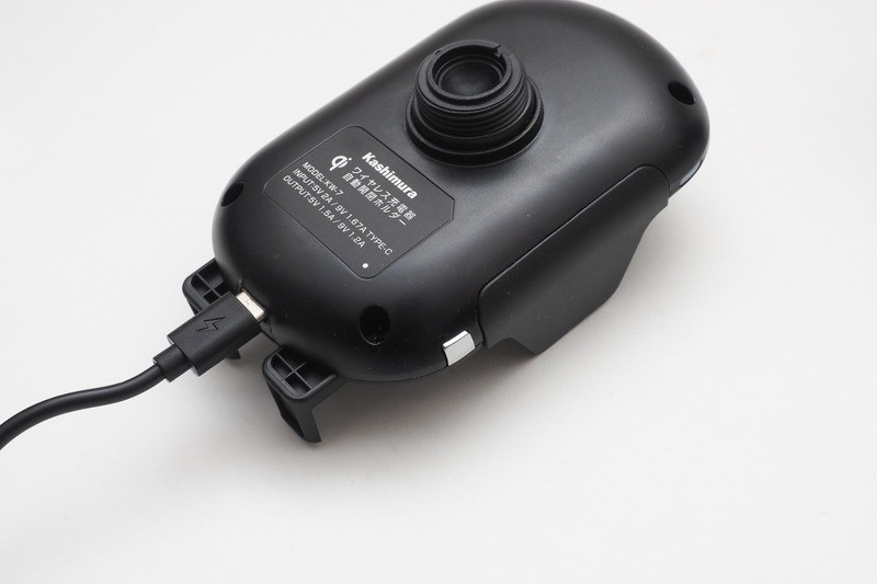 電源はType-Cケーブルで接続する