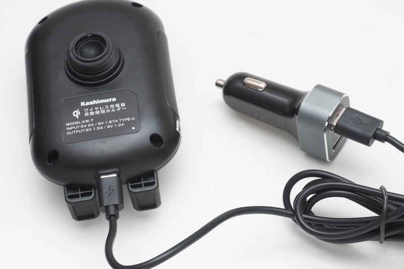 電源は付属していないので手持ちのQuick Charge対応の車載電源を組み合わせた。あまり意味はないがモバイルバッテリーでも動作する