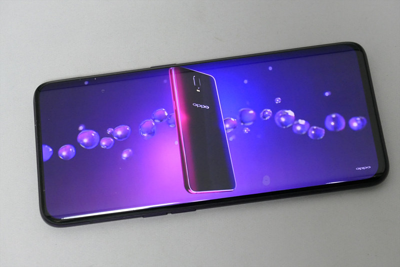 2本の指で開くと、横幅いっぱいのフルスクリーン表示に切り替わる