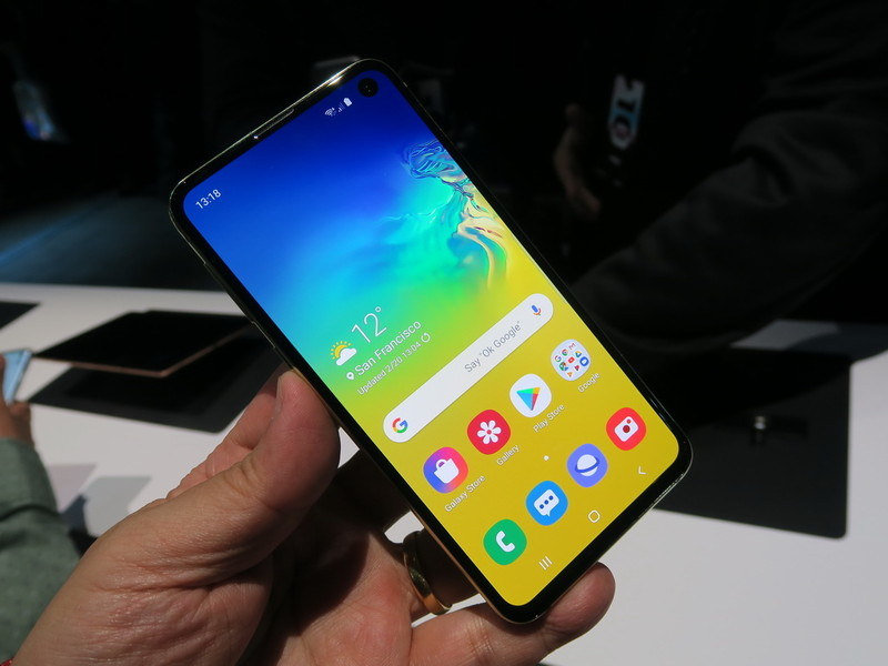 他の2機種の基本仕様を継承しながら、必須と思われる機能に絞り込んだGalaxy S10e。国内向けにSIMフリーモデルとして登場することを期待したい
