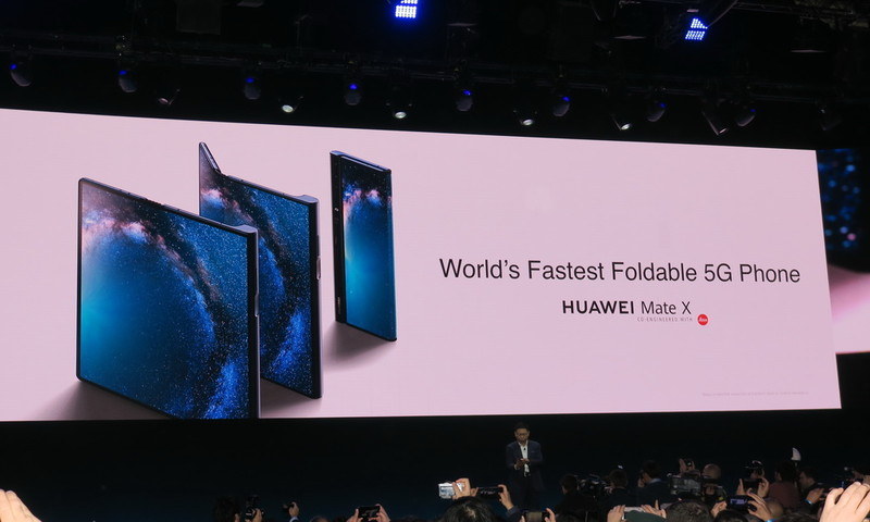 世界でもっとも高速な5G対応折りたたみスマートフォンを謳う「Mate X」